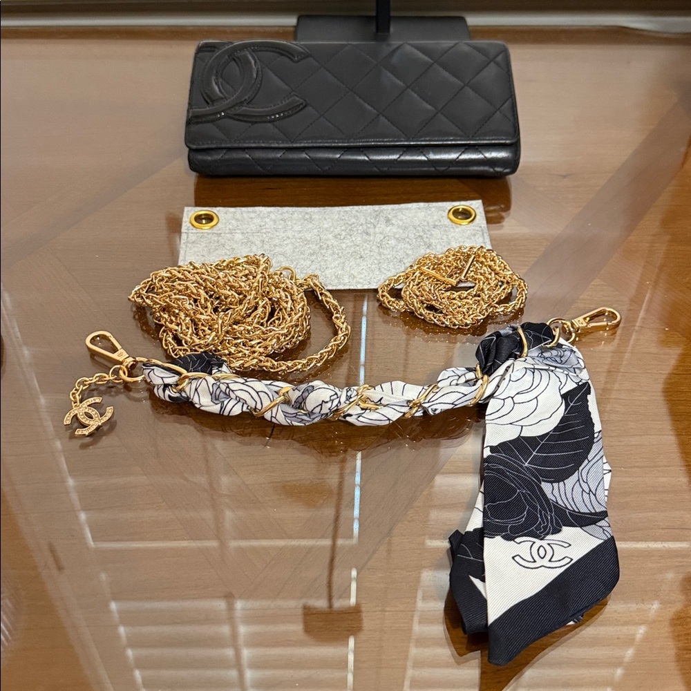 Chanel Cambon Black Lambskin Bifold Wallet - Picture 2 of 16